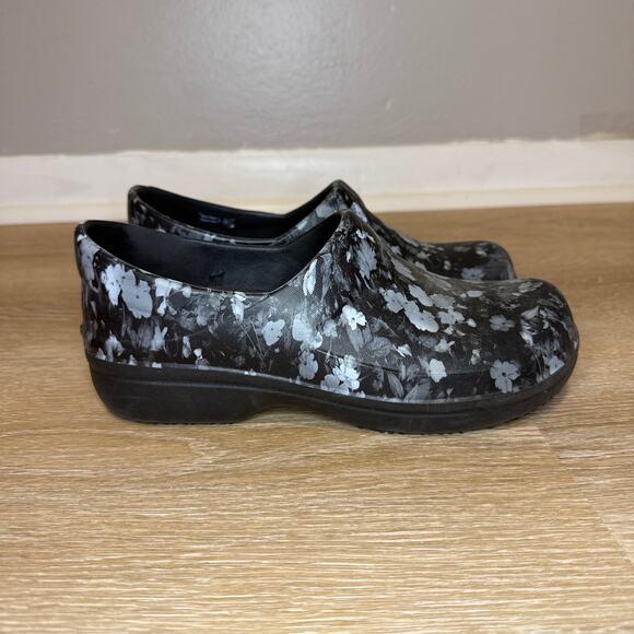Crocs Women's Neria Pro II Comfort Floral Clogs Slip Resistant Shoes Black Sz 8 - Picture 1 of 6